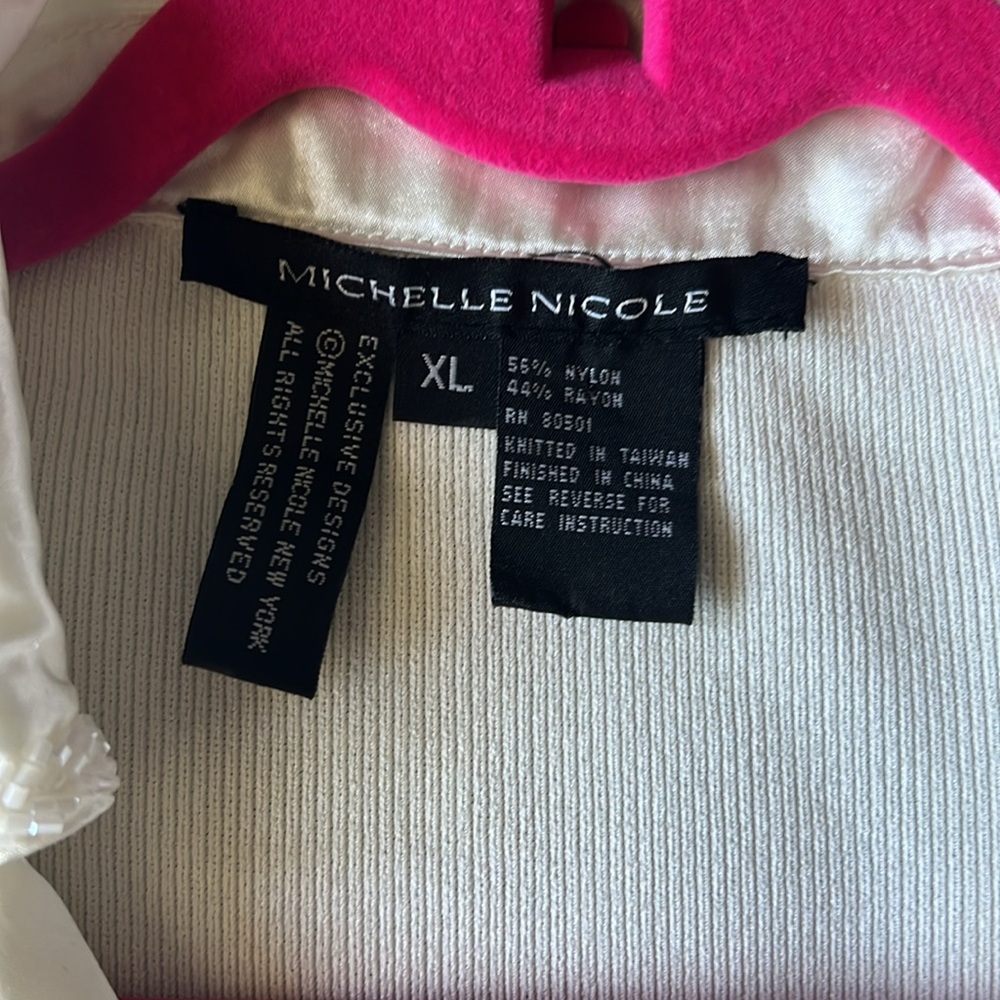 Off white Top - Picture 3 of 6